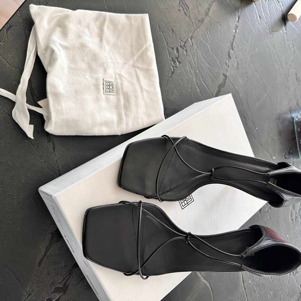 Toteme Leather Knot Sandal